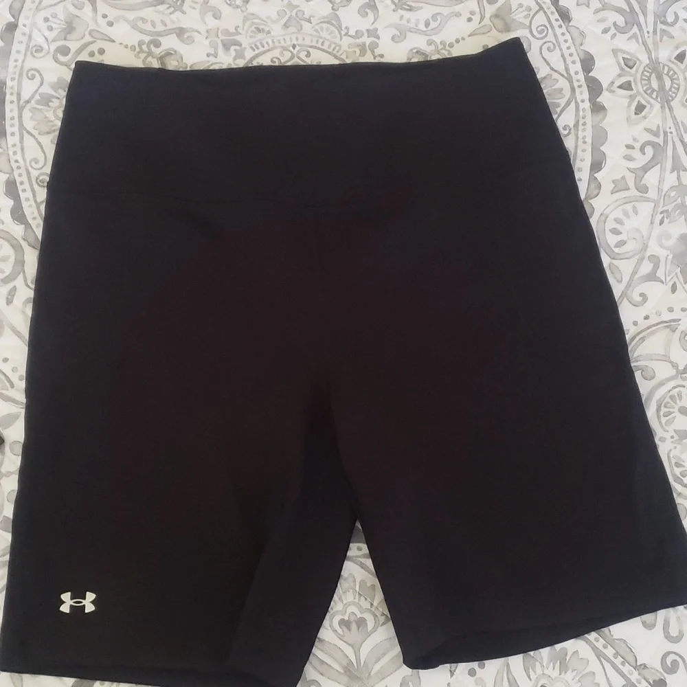 *** SOLD *** Women’s Under Armour Bundle - Picture 4 of 6
